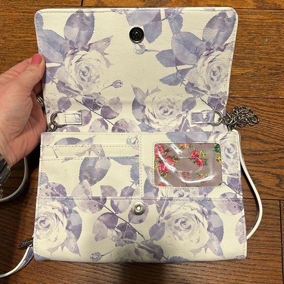 Purple and white floral print Betsey Johnson crossbody - Picture 2 of 3